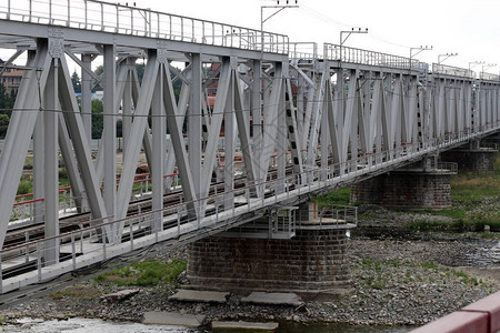 俄罗斯河上铁路桥图片