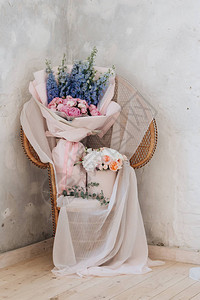 美丽的花束与娇嫩的花朵婚礼花卉装饰图片