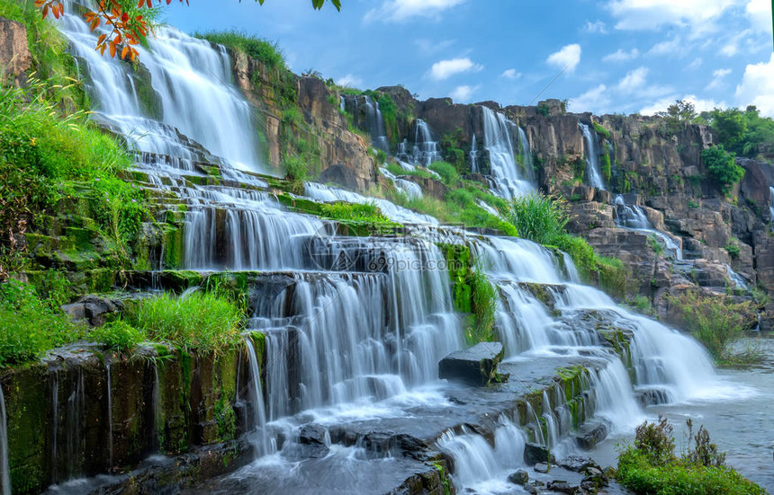 越南大叻高原的神秘瀑布这座号称东南亚第一瀑布的野外美景吸引了众多图片