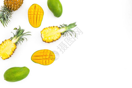 白底的甜菠萝和芒果水的食物框架图片
