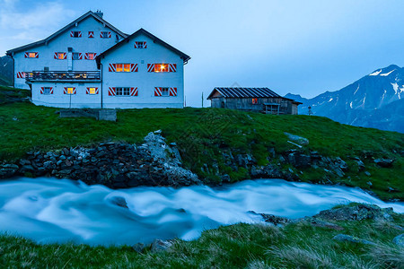 奥地利阿尔卑斯山斯图拜山蒂罗尔新雷根斯堡山小屋中最美丽的图片