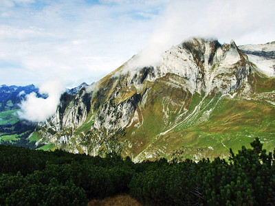 来自瑞士圣加仑州阿尔普斯坦山群落图片素材