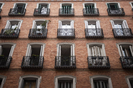 西班牙著名首都马德里街道上美丽的古典图片