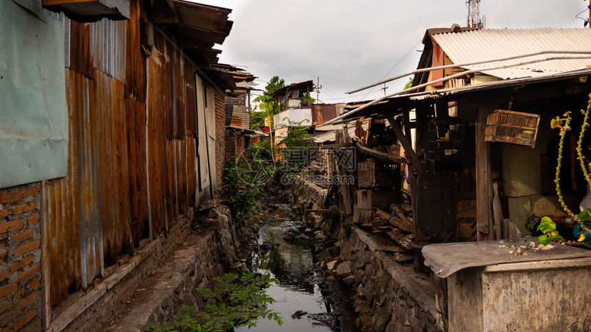 印度尼西亚有贫民窟和下水道的贫困地区贫穷的图片