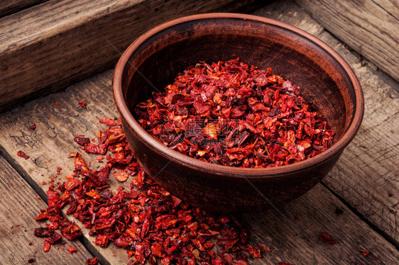 甜红辣椒片作为调味料肉类菜肴的香料图片