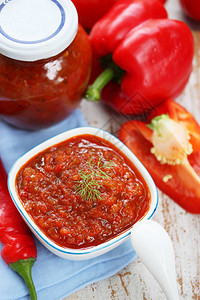 辣椒和辣椒的急酸辣酱图片