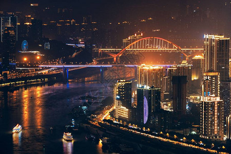 重庆市夜间城市建筑桥图片