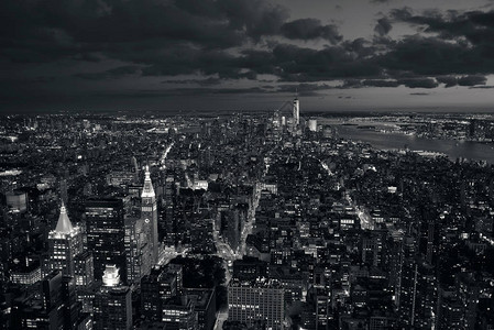 纽约市中心的天际线景观在晚上图片