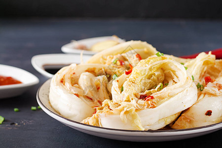 白菜泡菜白韩国传统食品发酵食图片