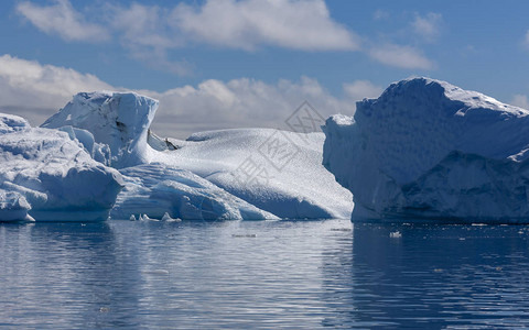 乘坐科学船沿着南极洲旅行研究冰海洋生物和全球变暖各种形式背景图片