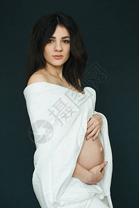 白织物中怀孕的年轻青春美图片