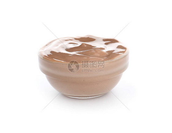 碗在白色背景上的美味酸奶图片