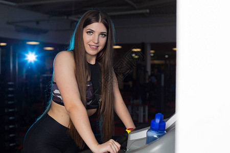 巴黎vs尼斯首发：K77、巴尔科拉、门德斯先发，登贝莱替补