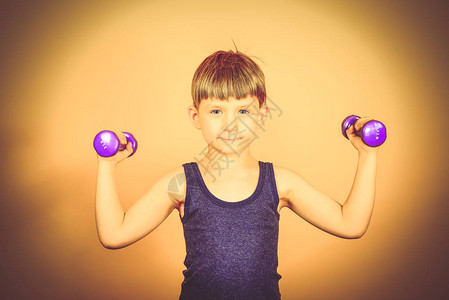 曼城扩大领先优势，福登助攻，奥赖利低射破门