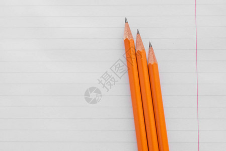 博客乐器Pencil在桌面上图片