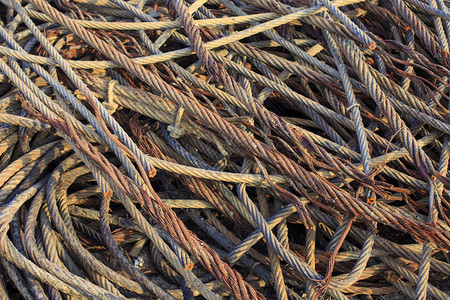 生锈的钢丝废料钢丝绳图片
