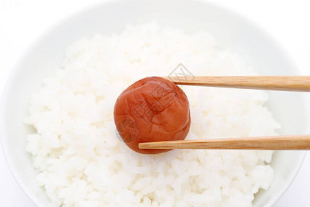 日本白大米和碗边的日本面粉图片