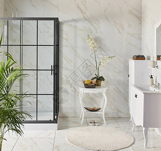 浴室内的黑色现代淋浴和黑色椅子概念浴缸内的水槽和橱柜白色陶瓷墙背景图片