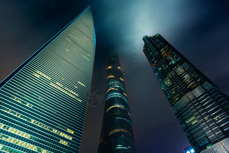 上海的上海浦东摩天大楼晚图片