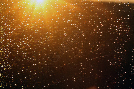 雨滴和不集中的天空背景季节背景图片