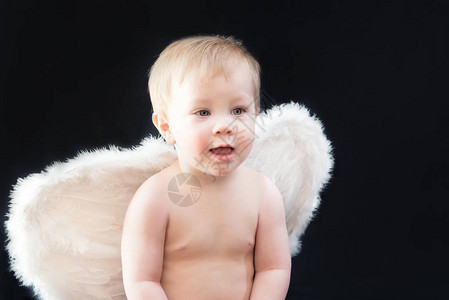 有白色翅膀的男婴天使丘比特图片