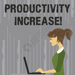 手写文字书写生产力提高概念照片劳动生产率增长更多产出来自年轻忙碌女坐在侧视图和笔记本电脑上工图片