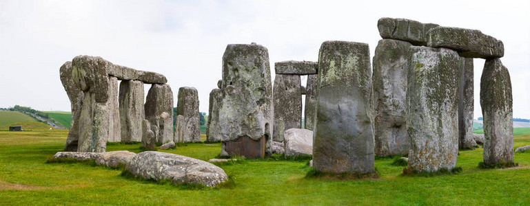 英国萨尔斯伯里平原的巨石柱在史前以圆形结构排列大块图片