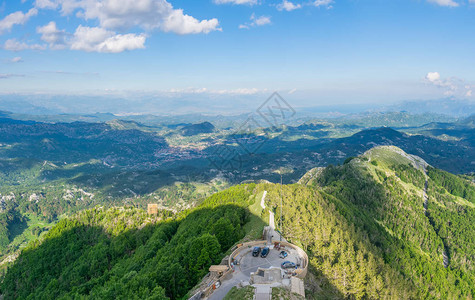 在高山之上的风景观点图片