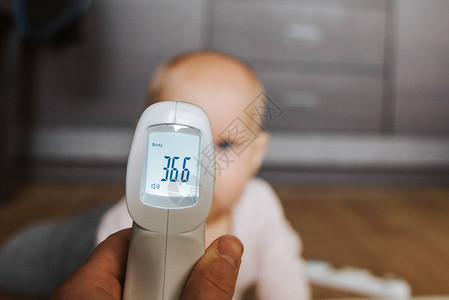 儿童体温测量疾图片