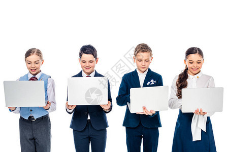 利用笔记本电脑装做商人的中小学生图片