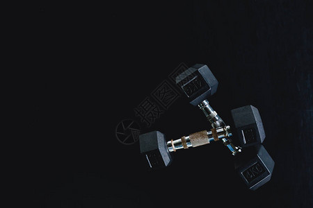 进球无效！申花后防失误先丢一球，裁判判罚柔佛球员犯规在先