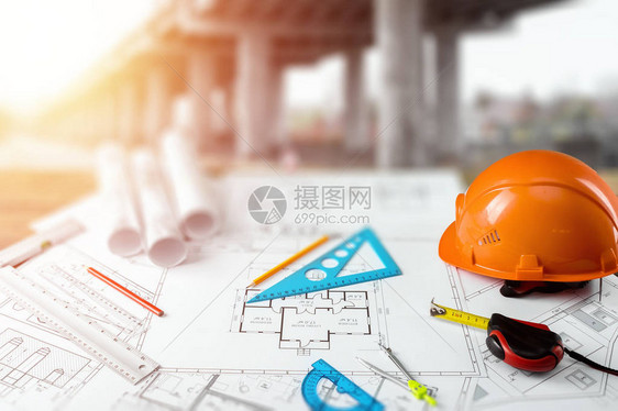 橙色头盔铅笔建筑施工图卷尺建筑建筑工程设计的概图片