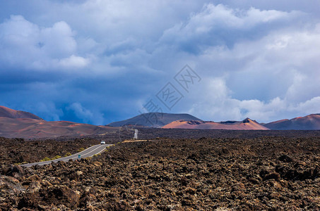 在兰萨罗特的蒂曼瓦亚公园火山上图片