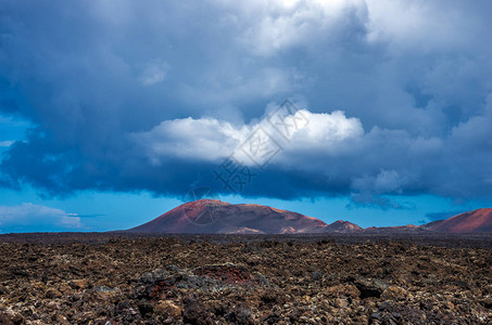 在兰萨罗特的蒂曼瓦亚公园火山上图片