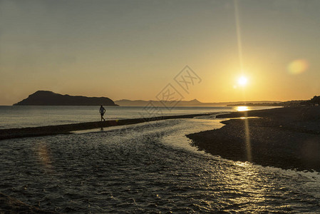 克里特海岸日出夏天图片