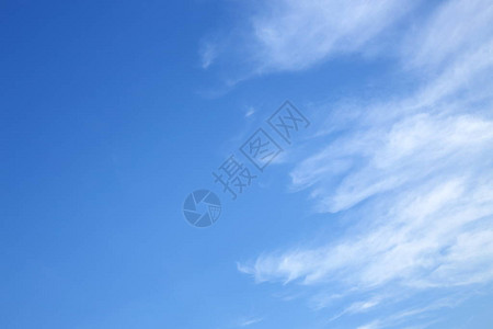 清晨天气晴朗天空清蓝图片