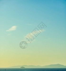 自然空中海景和复古海滩度假概念地中海沿岸和夏季岛屿游艇图片