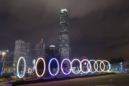香港城市天际线在晚上图片