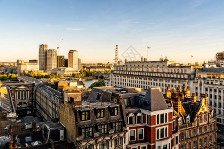 伦敦市的城市景色高角度观日图片