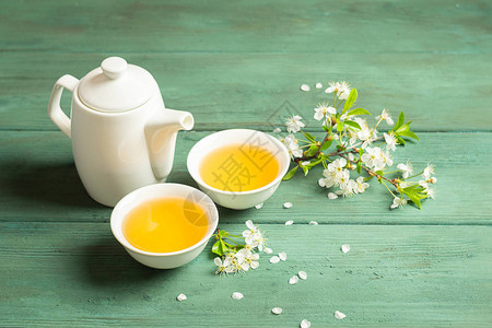 一杯香味花卉茶图片