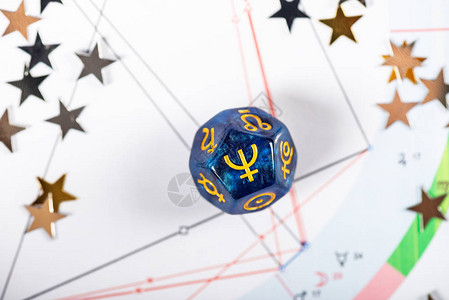 带有Natal图表背景上海王星印像的行星海王星符图片