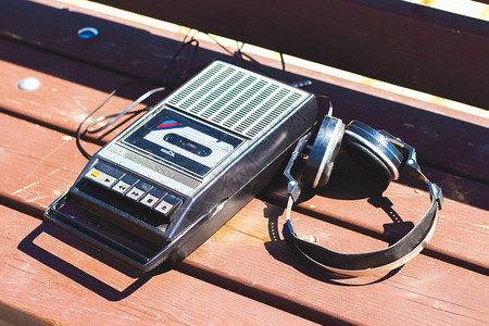 复古的80年代90年代风格的便携式收音机录音机播放器图片