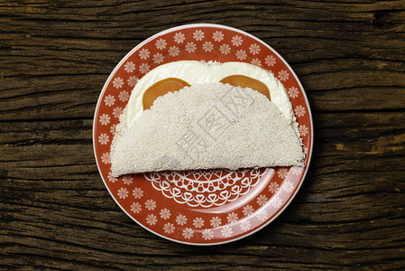 biju木薯木薯大饼与卡普雷塞沙拉番茄图片