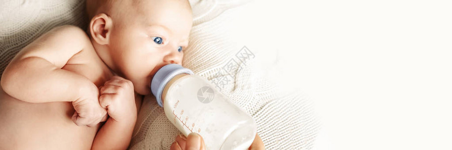 人工母乳喂养和奶瓶喂养婴儿生育和健康的图片