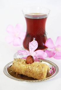 土族传统甜食配有麦加拉瓦坚果和图片