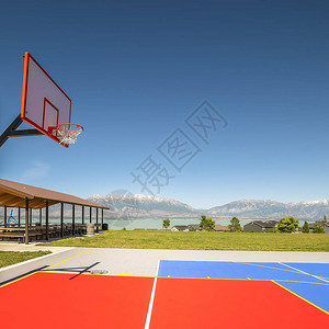 方形框架公园篮球场图片