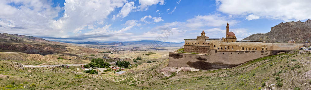 对IshakPasha宫的空中观视是位于土耳其东部Agri省Dogubeyazit的半封闭的宫殿和行政综合体奥斯曼波斯和亚美图片