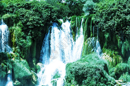 波斯尼亚和黑塞哥维那特雷比萨河上的克拉维斯瀑布波斯尼亚和黑塞哥维那的自然奇迹克拉维斯瀑布背景