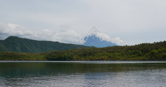 富士山和精进湖图片