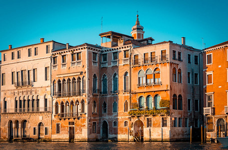 意大利威尼斯大运河水域古老的宫殿橙图片